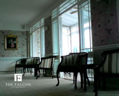 The Falcon Hotel Farnborough  Zewnętrze zdjęcie