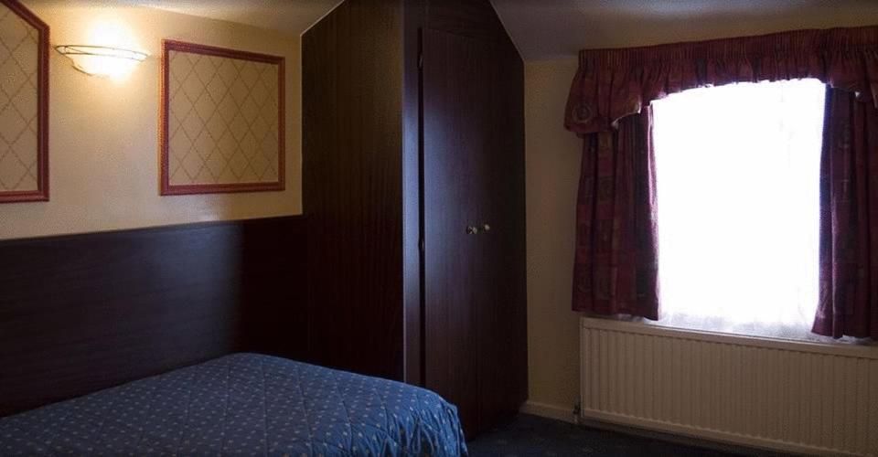 The Falcon Hotel Farnborough  Zewnętrze zdjęcie